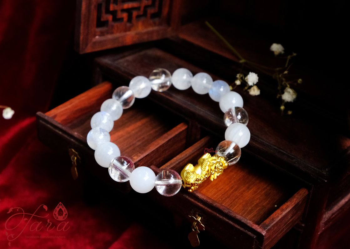 Vòng tay đá Moonstone mix Thạch anh tóc bạch kim và Tỳ Hưu vàng 24k
