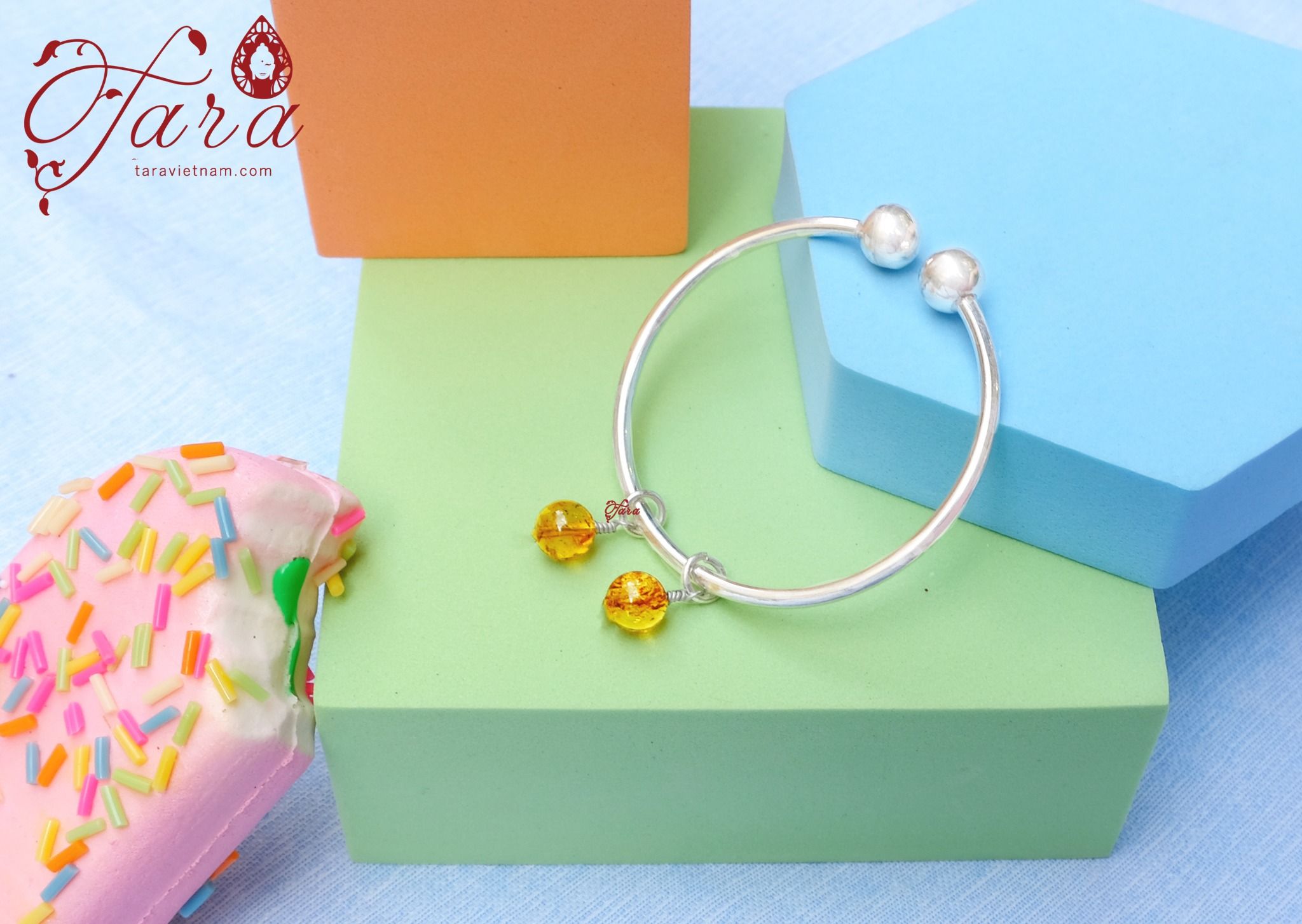 Kiềng bạc xinh xắn và Hổ Phách Hoa cho bé