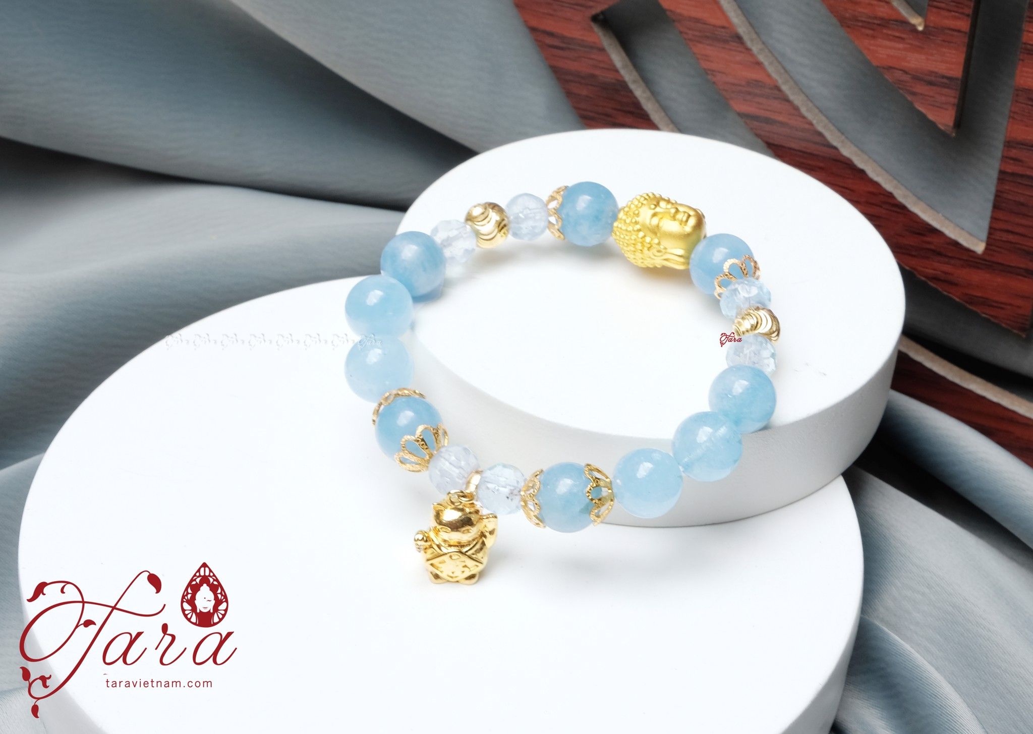 Vòng đá Aquamarine mix Topaz nhiệm màu và charm vàng sang trọng