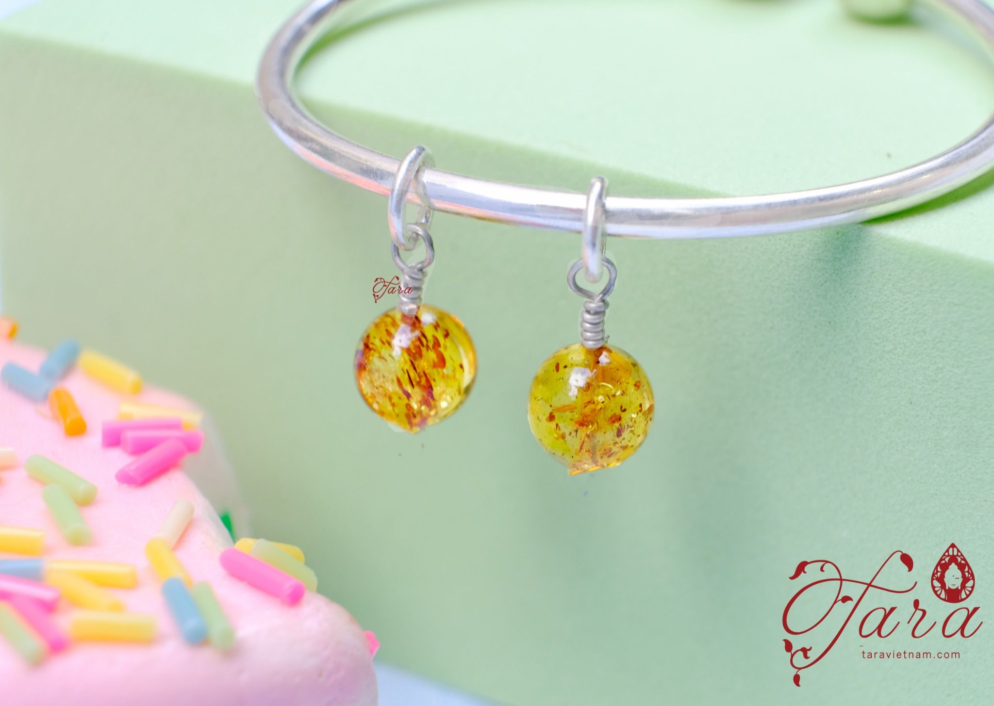 Kiềng bạc xinh xắn và Hổ Phách Hoa cho bé