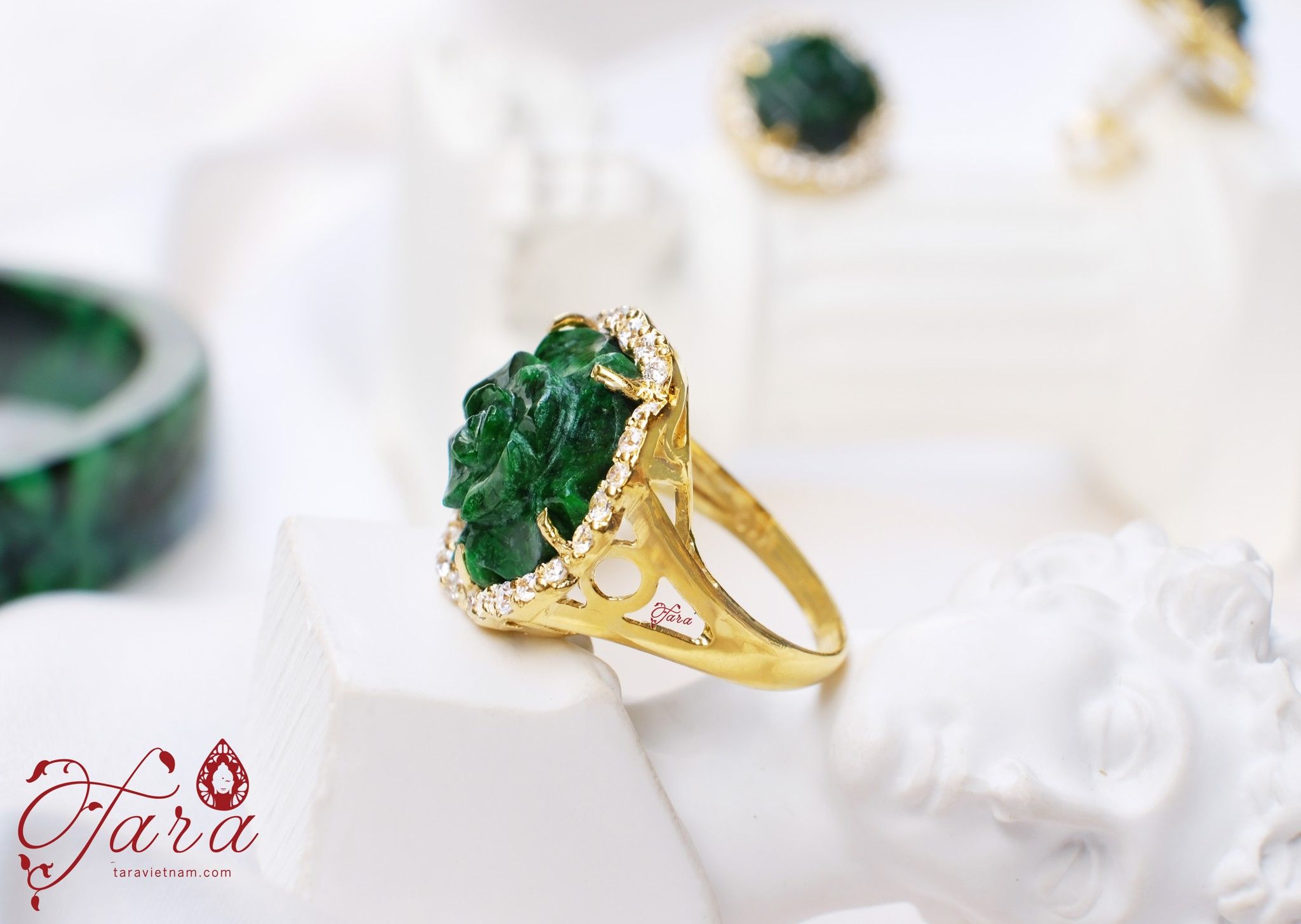 Nhẫn hoa mẫu đơn Cẩm Thạch Sơn Thuỷ bọc Vàng 610 sang trọng, cao cấp