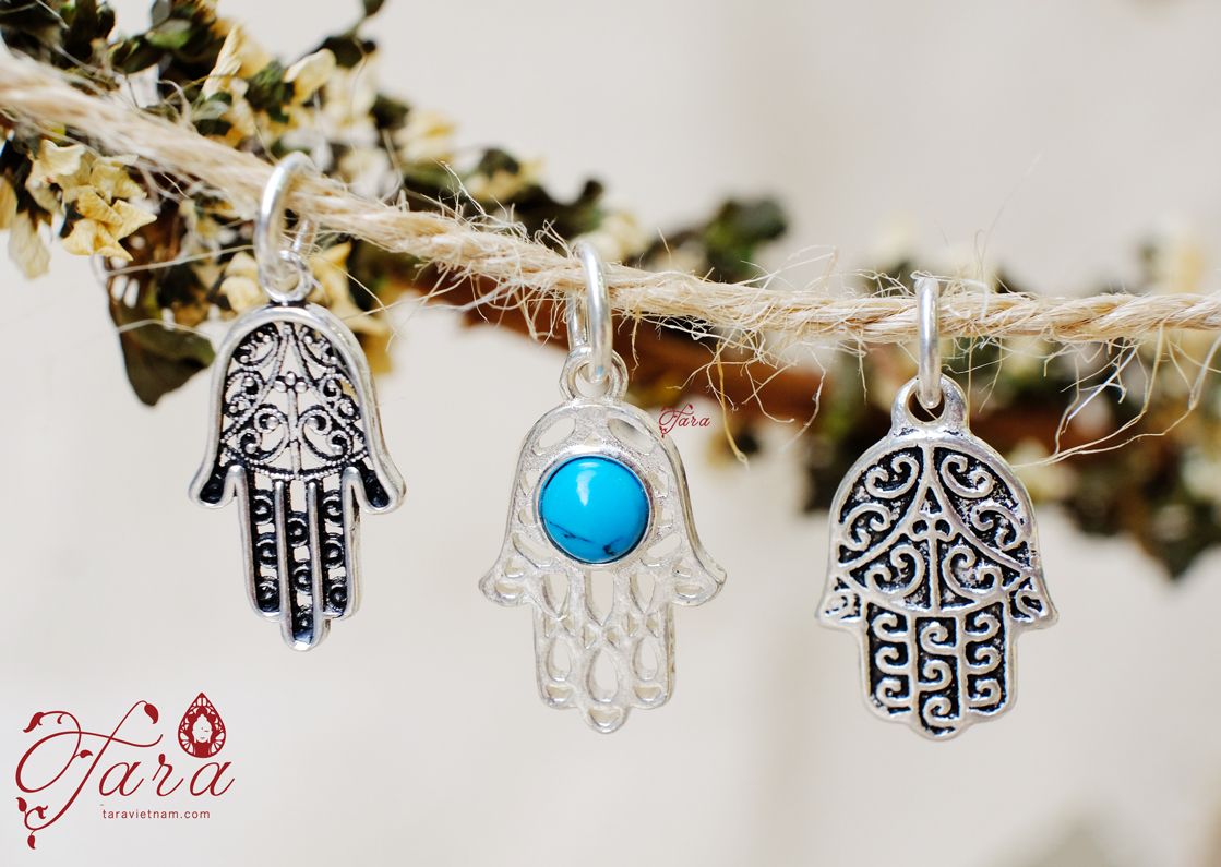 Vòng San hô đỏ hoá thạch mix Charm bàn tay Hamsa Bạc 925 cao cấp