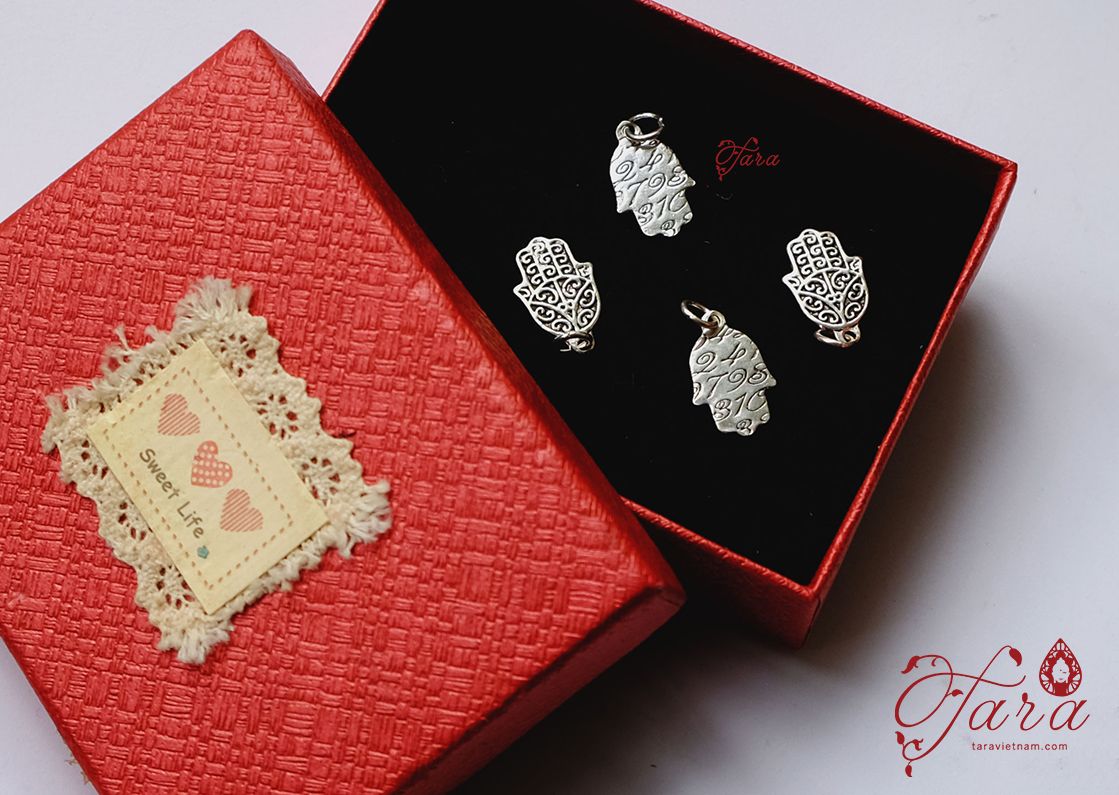 Vòng San hô đỏ hoá thạch mix Charm bàn tay Hamsa Bạc 925 cao cấp