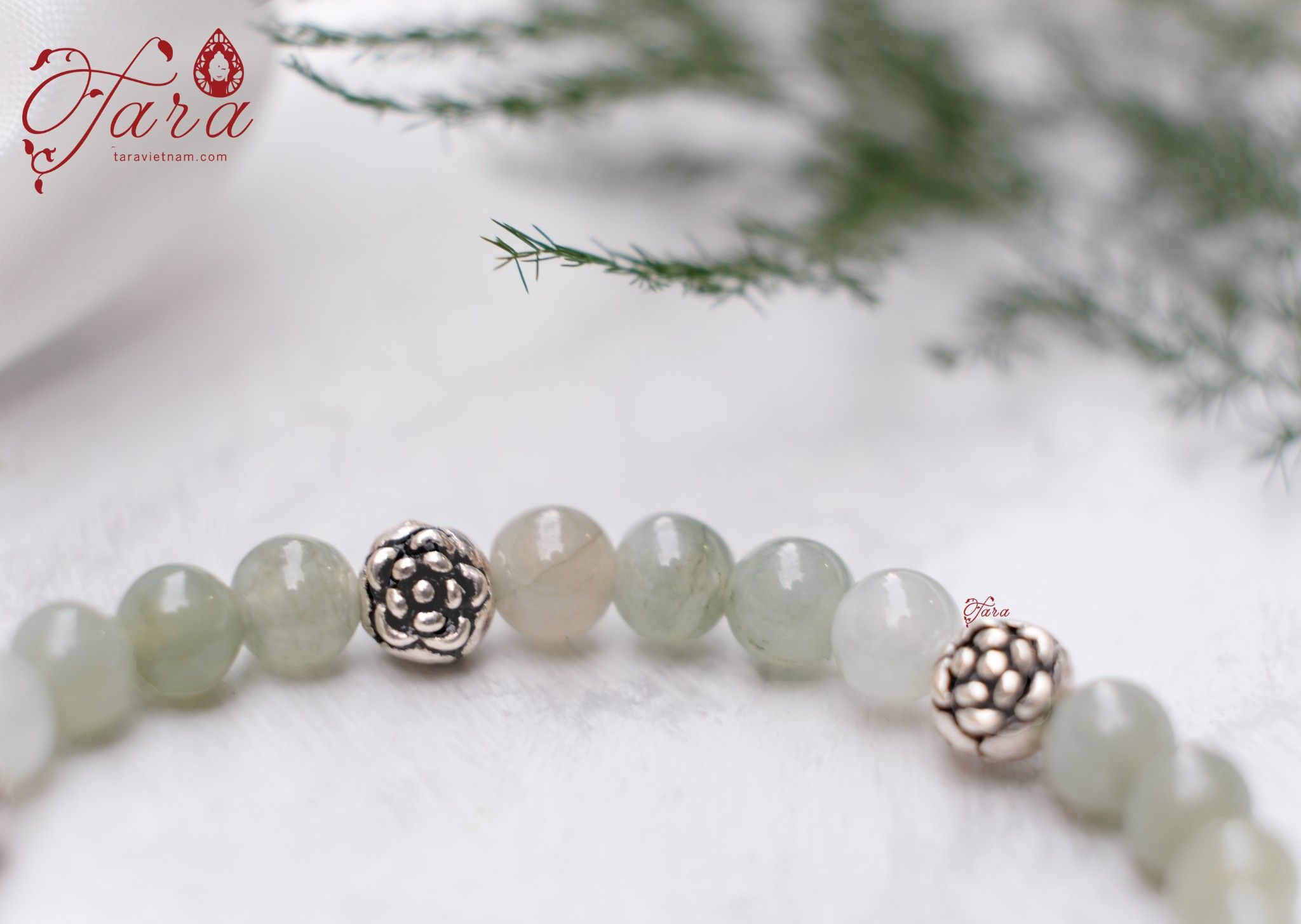 Vòng Ngọc Cẩm Thạch mix lu thống Trầm Hương - Sang Trọng và Tao Nhã