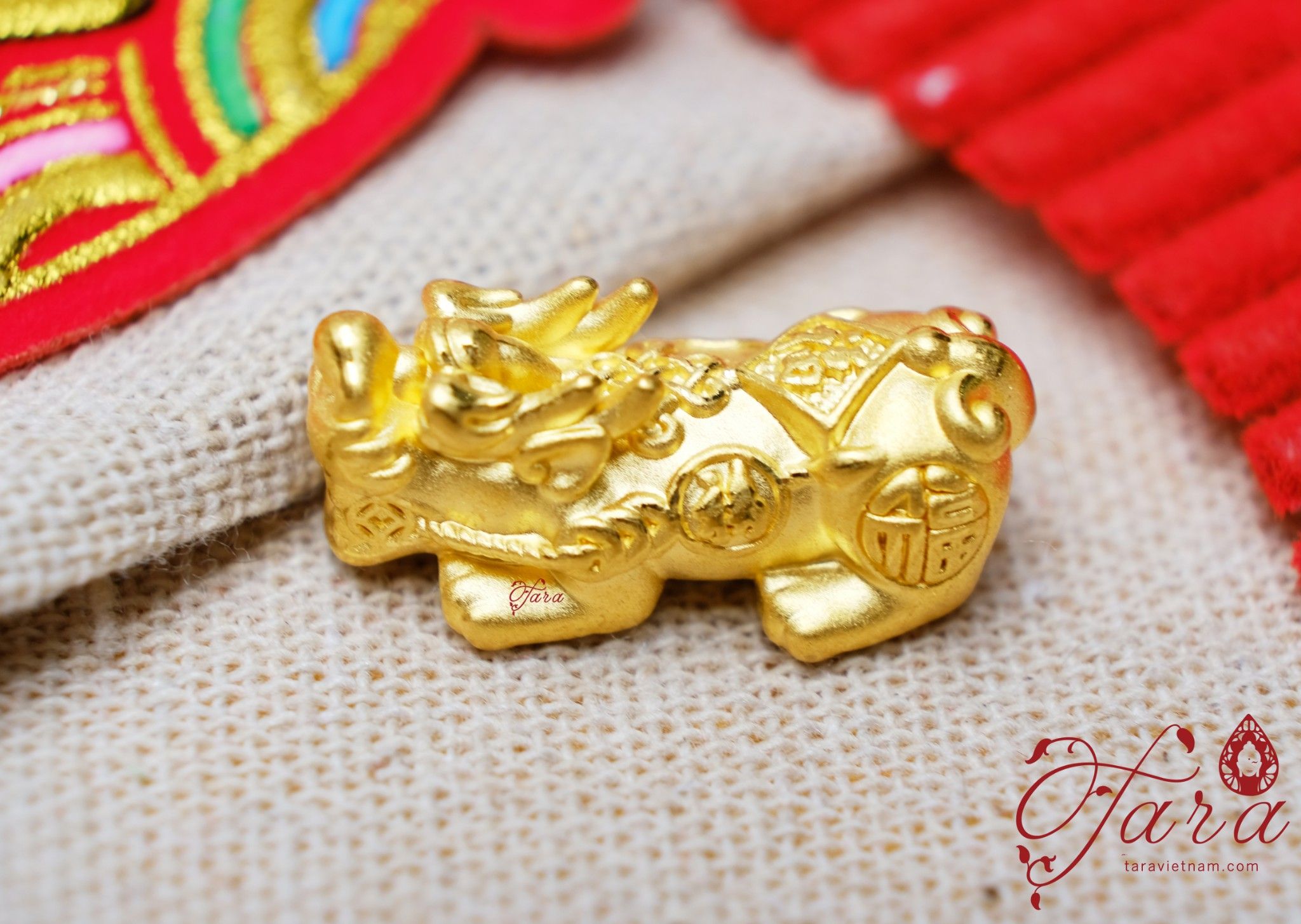 Charm Tỳ Hưu cõng chữ Phúc Vàng 24k