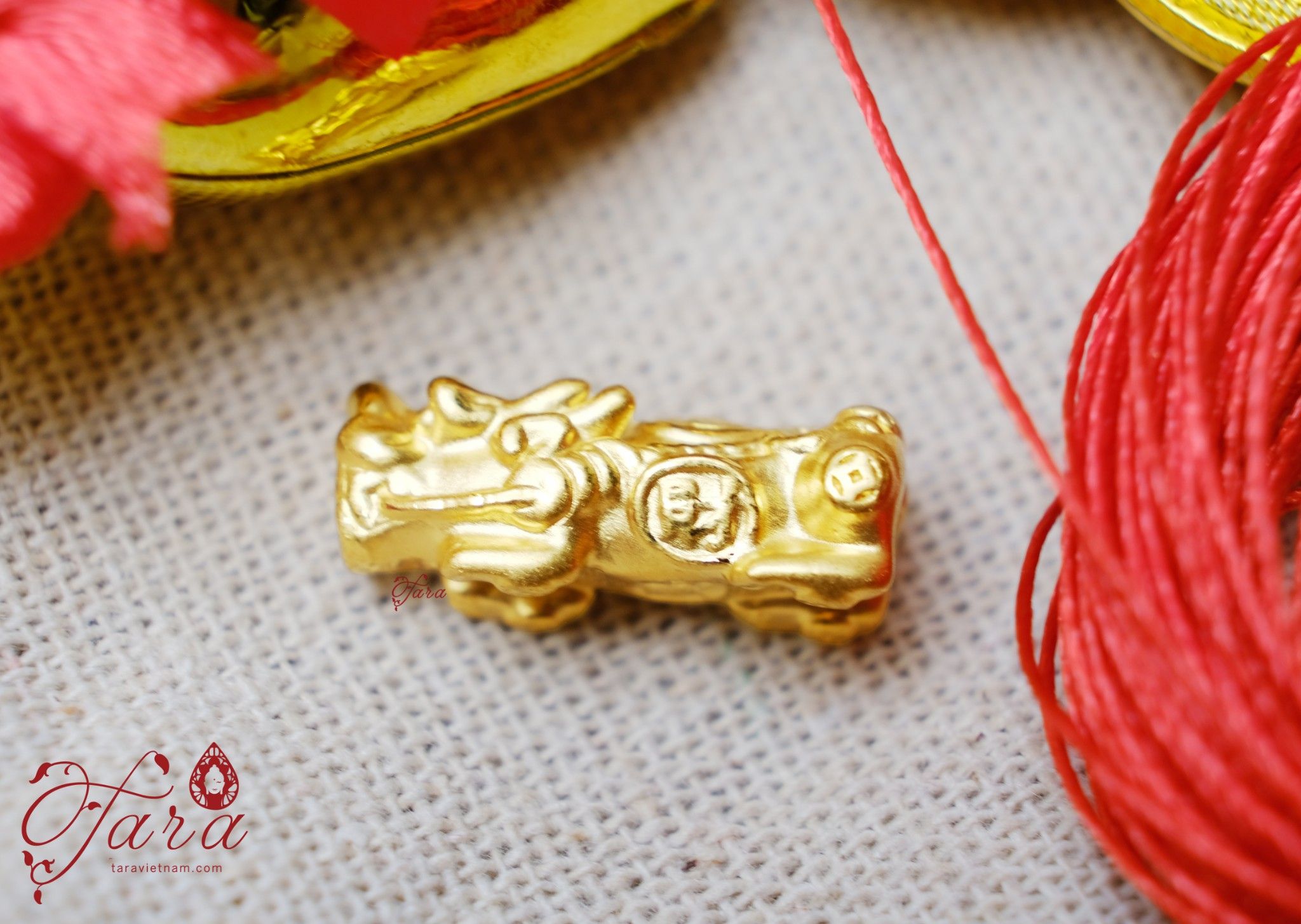 Charm Tỳ Hưu cõng chữ Phúc Vàng 24k