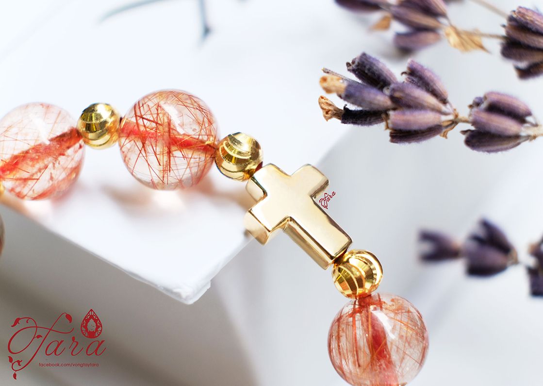 Chuỗi Mân Côi Thach Anh Tóc Đỏ mix Thánh Giá và Bi Vàng 610