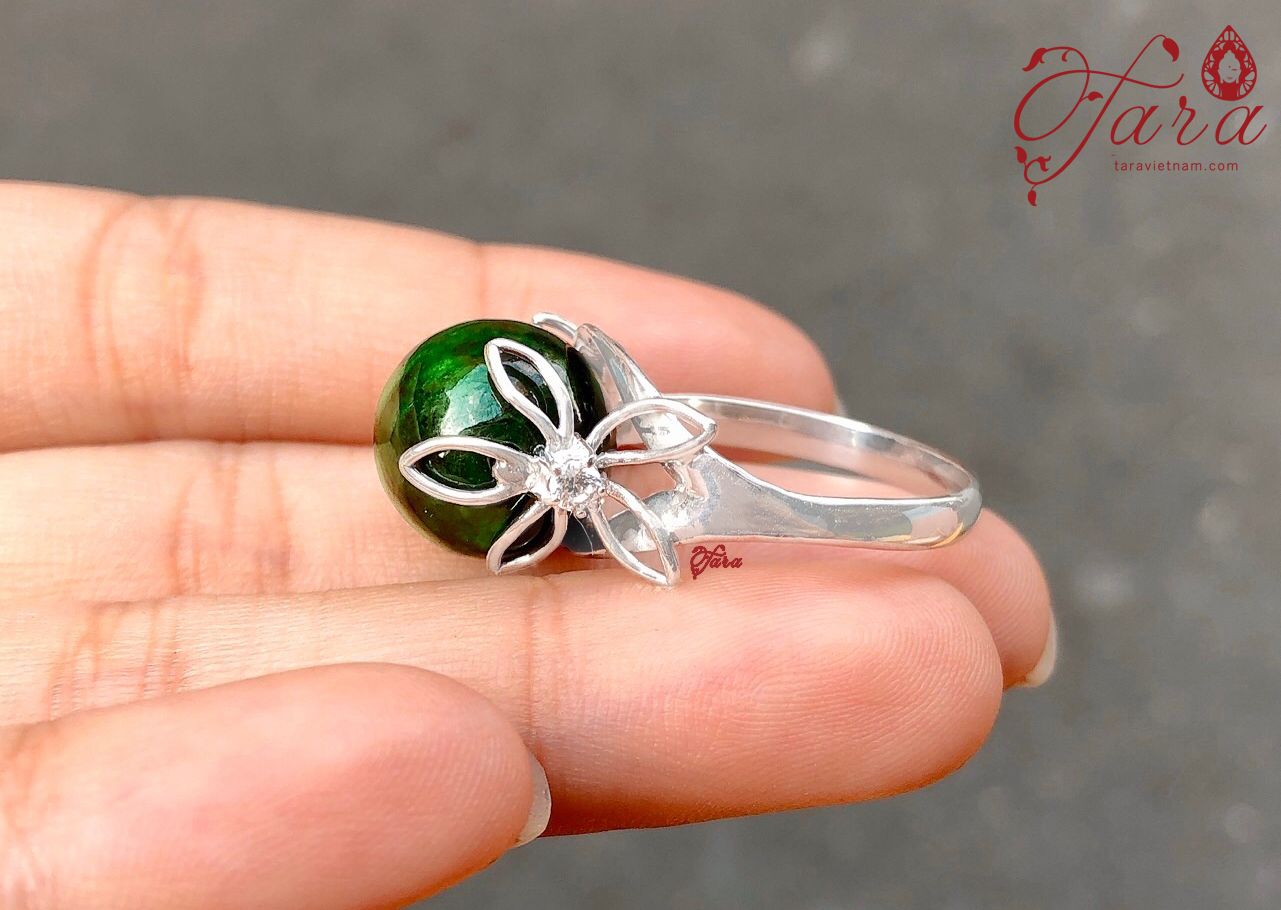 Nhẫn đá Diopside bọc bạc cao cấp