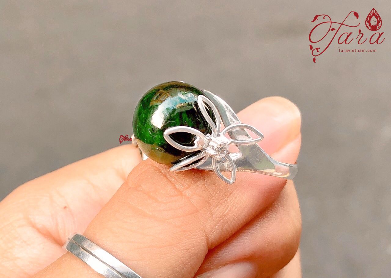 Nhẫn đá Diopside bọc bạc cao cấp