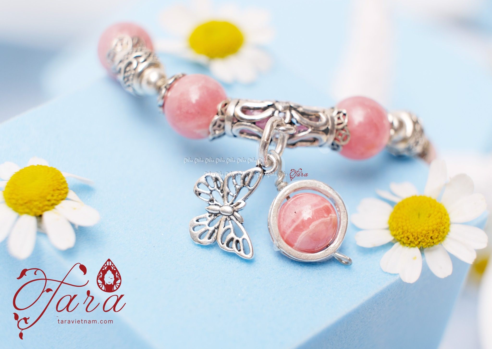 A011 - Vòng tay Hồ Ly đá Đào Hoa mix Charm bạc duyên dáng