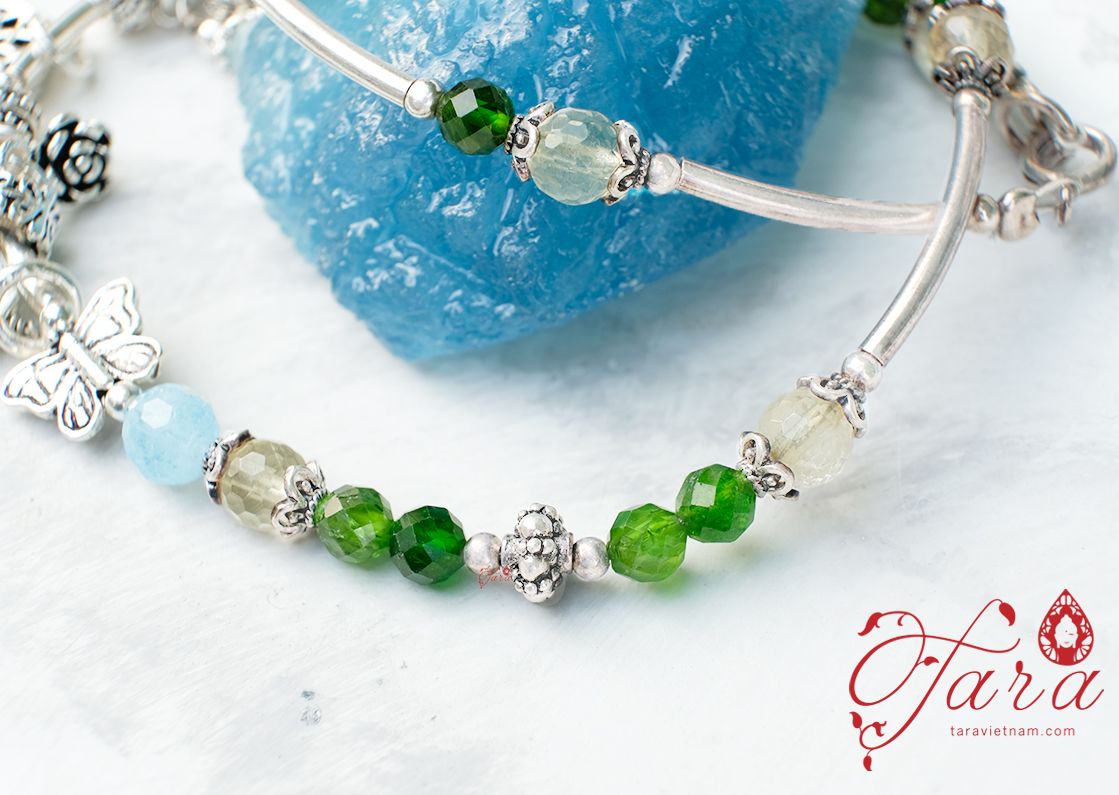  A004 - Vòng đá Diopside, Aquamarine, Thạch Anh Vàng và nhiều Charm Bạc lung linh 