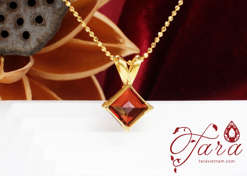  Mặt Dây Chuyền Garnet Vàng 