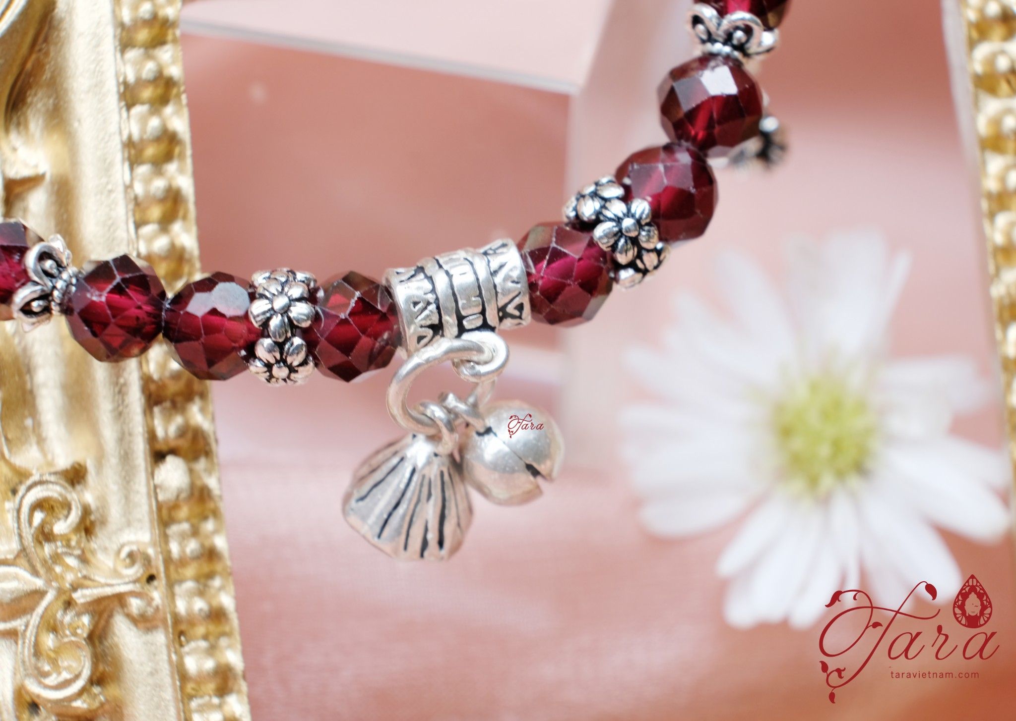Lắc Garnet mài giác lấp lánh mix Charm bạc cao cấp