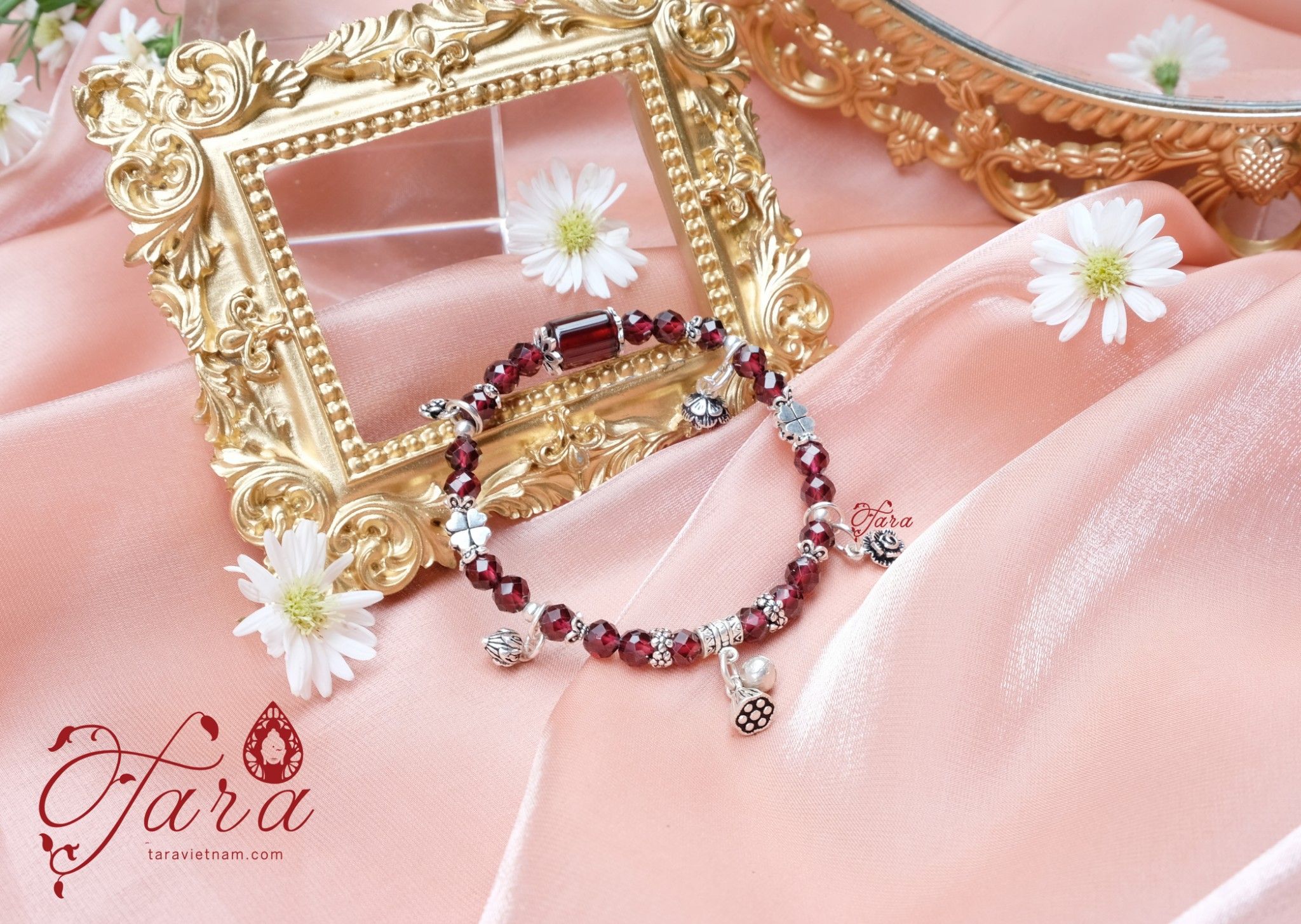 Lắc Garnet mài giác lấp lánh mix Charm bạc cao cấp