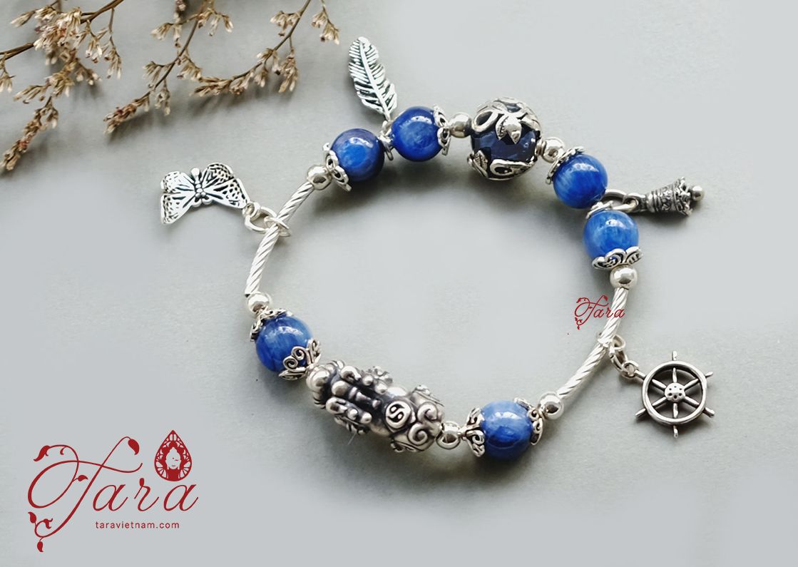 Kiềng tay đá Kyanite mix Charm Tỳ Hưu và Charm Bạc Thái xi đen cao cấp