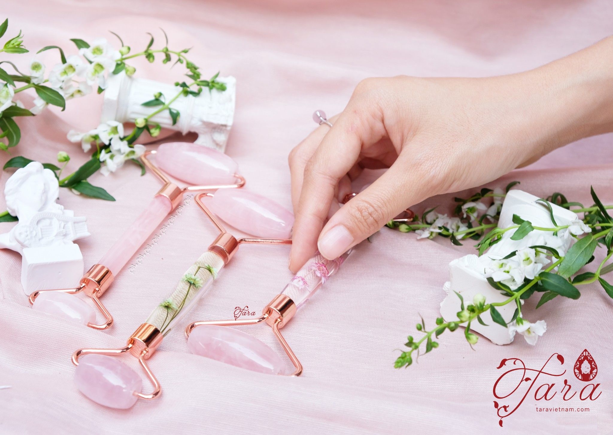 Cây lăn mặt massage dưỡng da Thạch anh hồng thiên nhiên