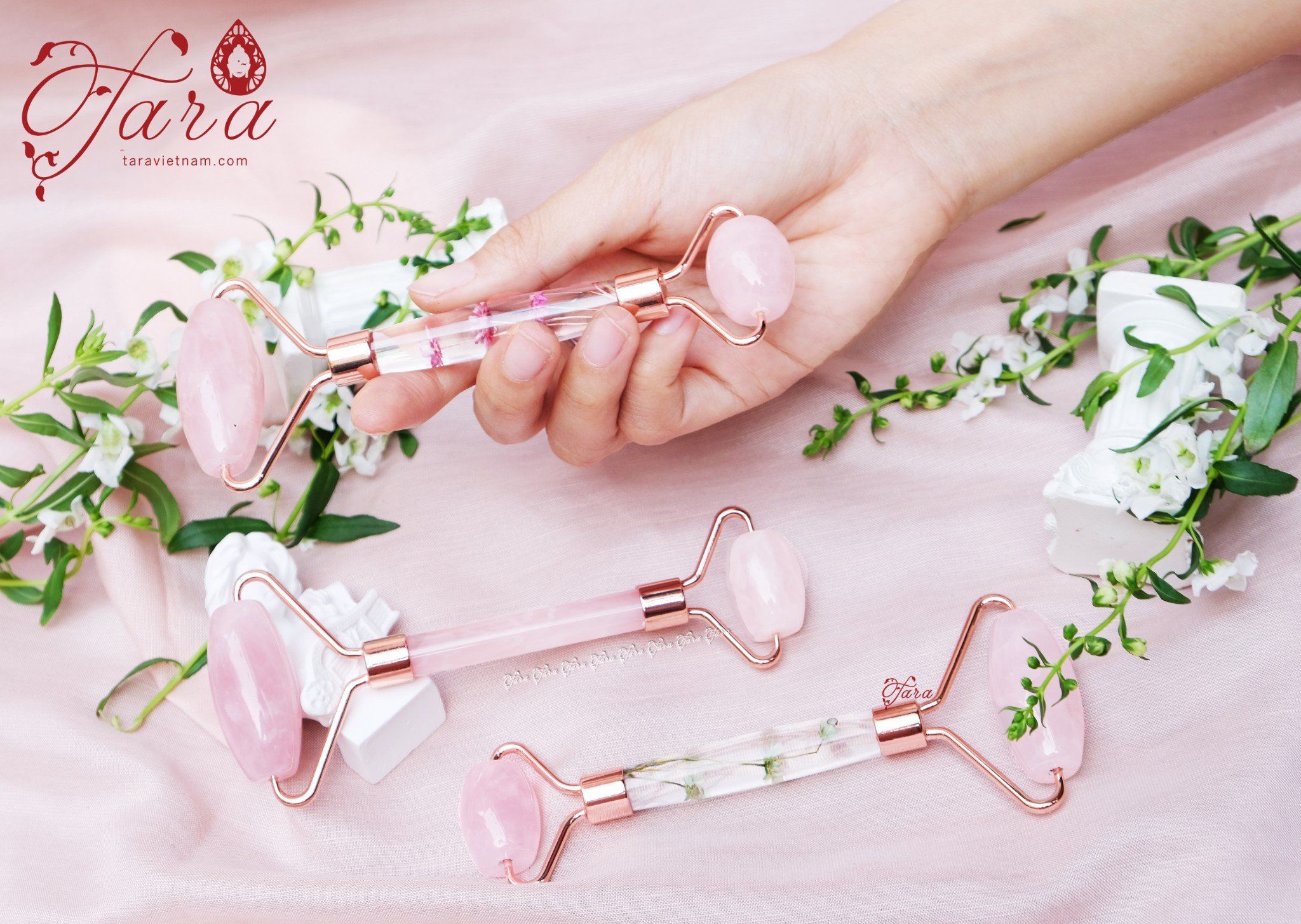 A004 - Cây lăn massage mặt Thạch anh hồng- Lưu giữ vẻ đẹp tự nhiên