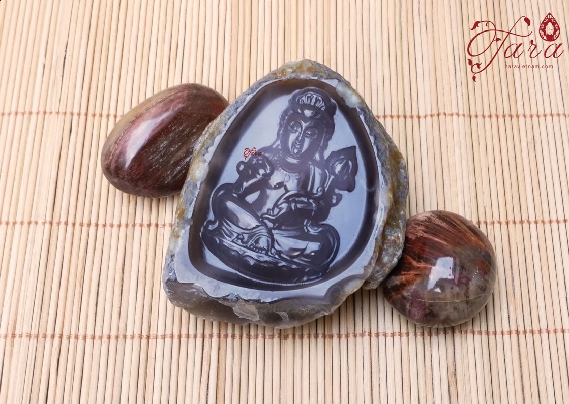 Tượng Quan Âm cầm bông sen đá Mã não đặt bàn làm việc