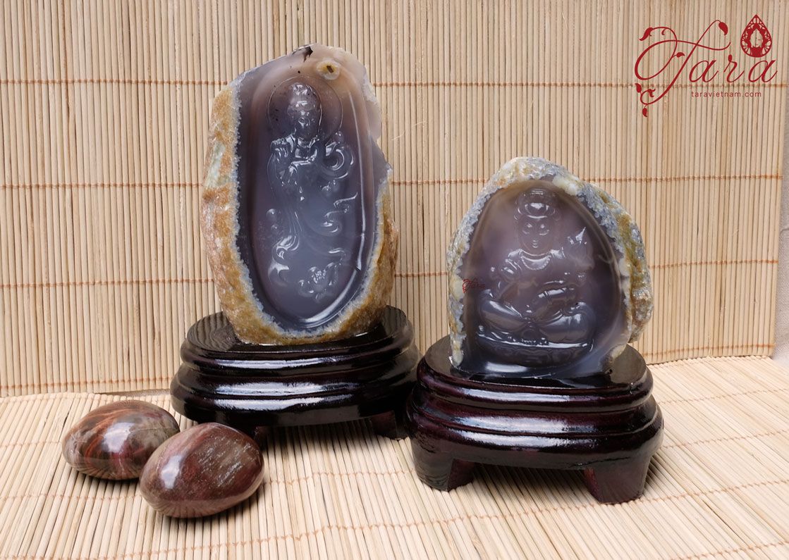 Tượng Quan Âm cầm bông sen đá Mã não đặt bàn làm việc