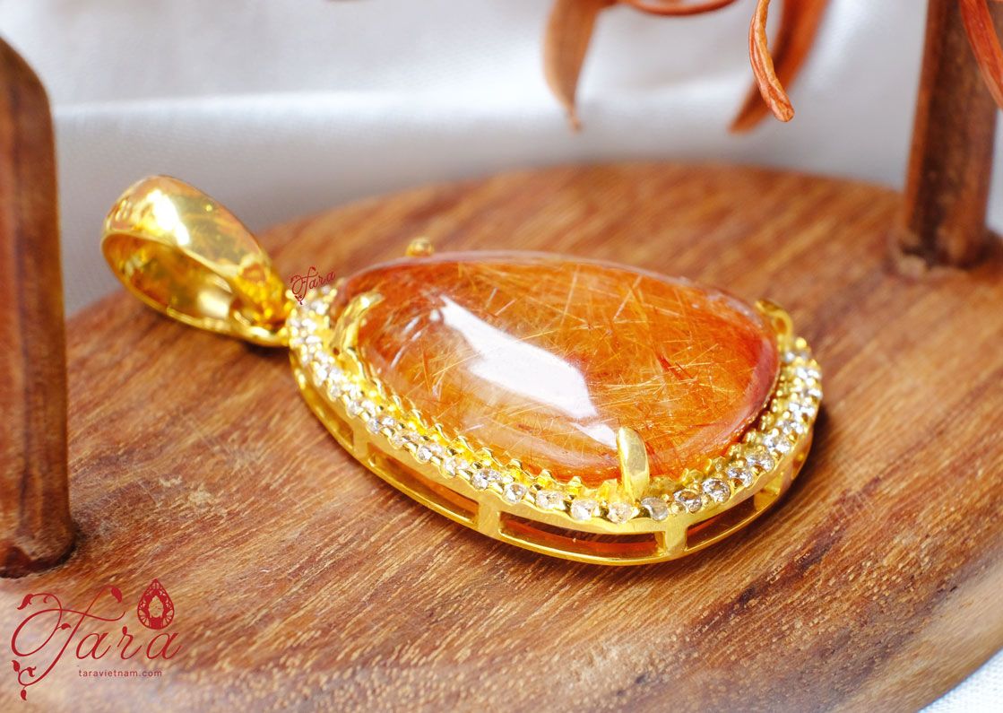 Mặt dây Thạch Anh Tóc Đỏ bọc Vàng 750 (18K) quyến rũ, nổi bật