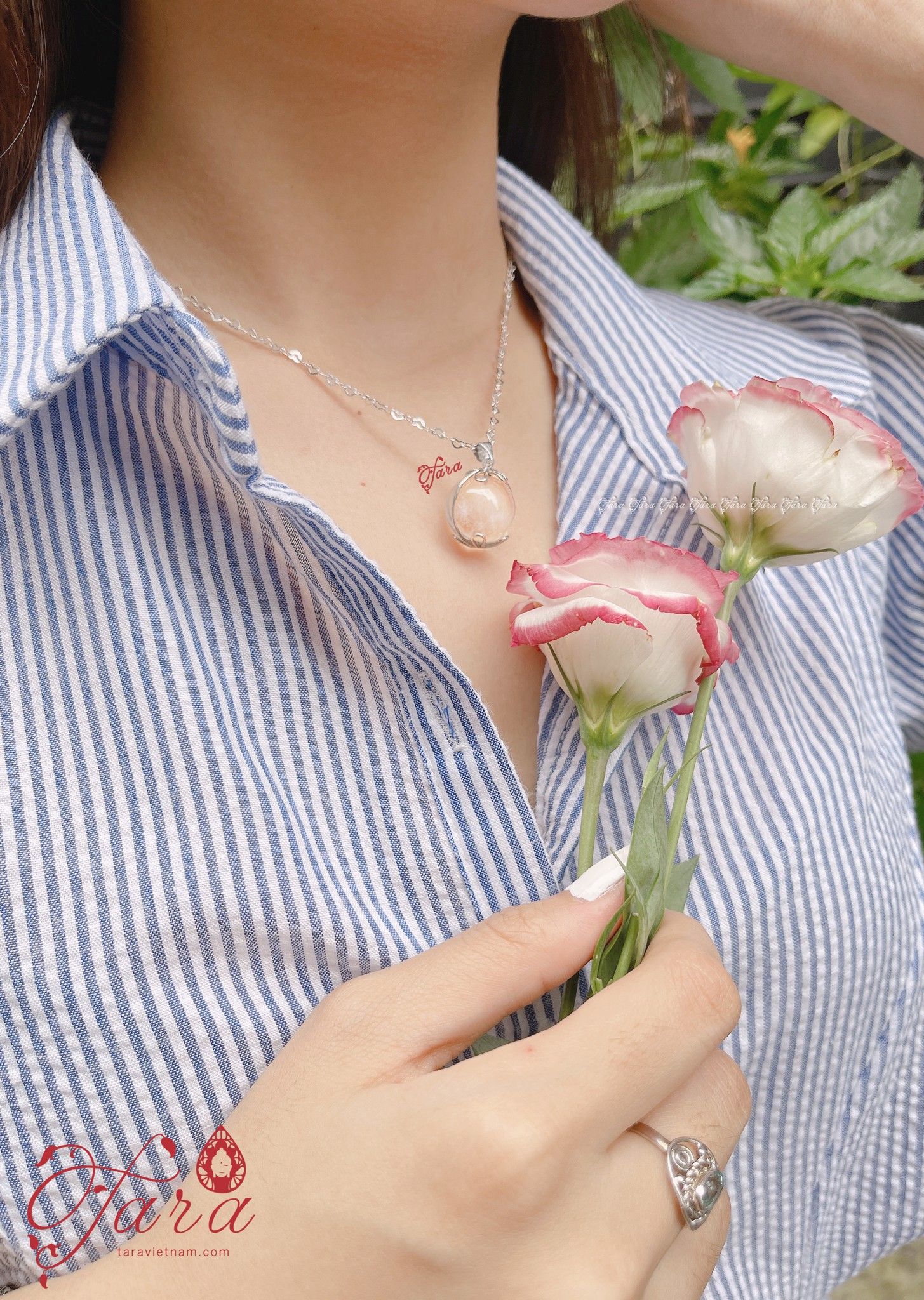 A010 - Mặt dây chuyền hoa tuyết tinh khôi