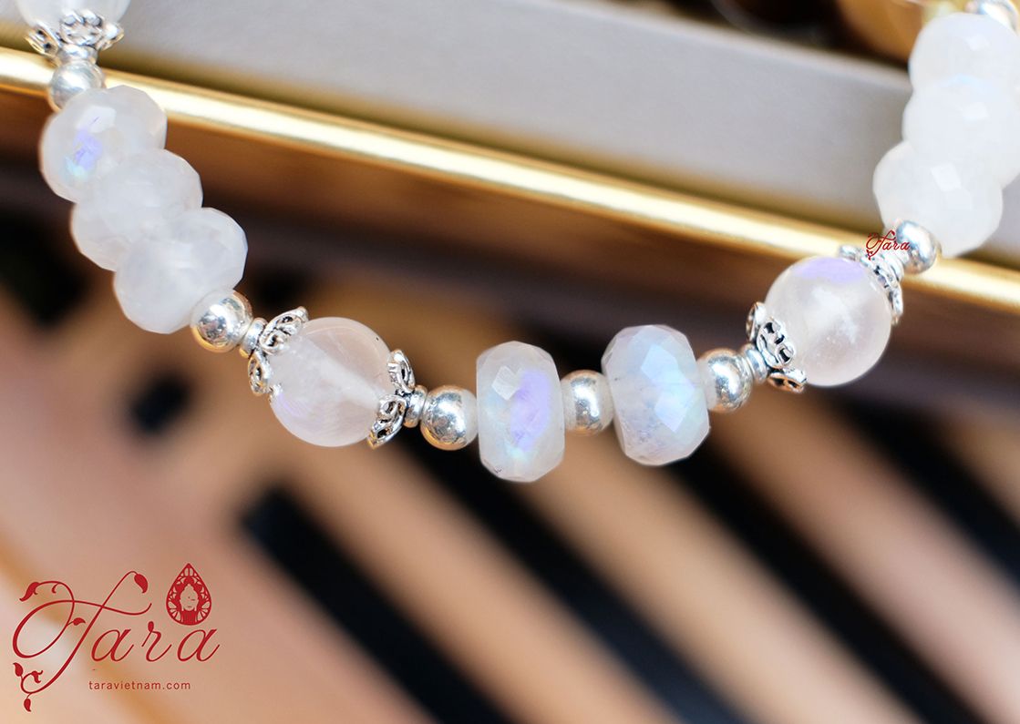 Vòng tay Moonstone mix Charm Hoa Sen Bạc 925