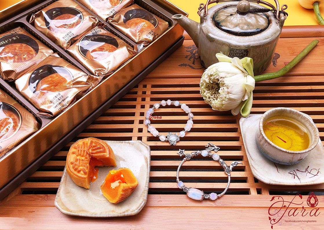 Vòng tay Moonstone mix Charm Hoa Sen Bạc 925