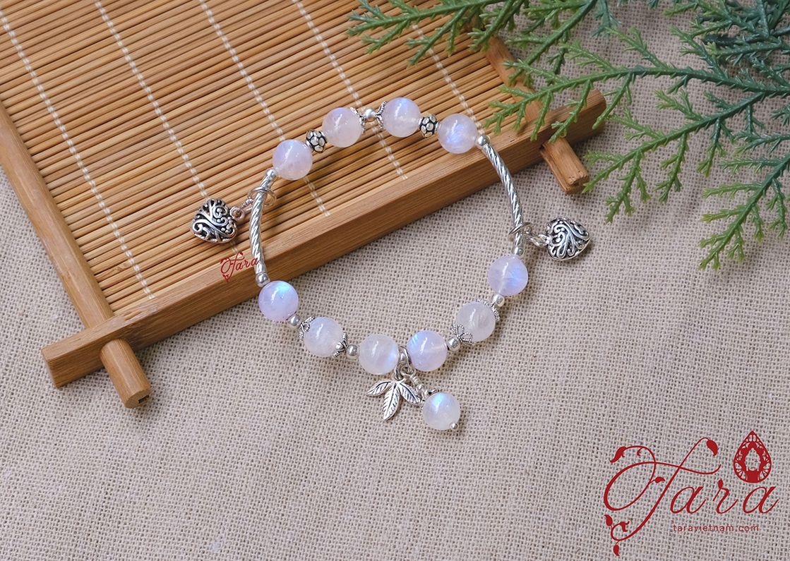 Kiềng tay đá Moonstone mix Charm bạc Thái
