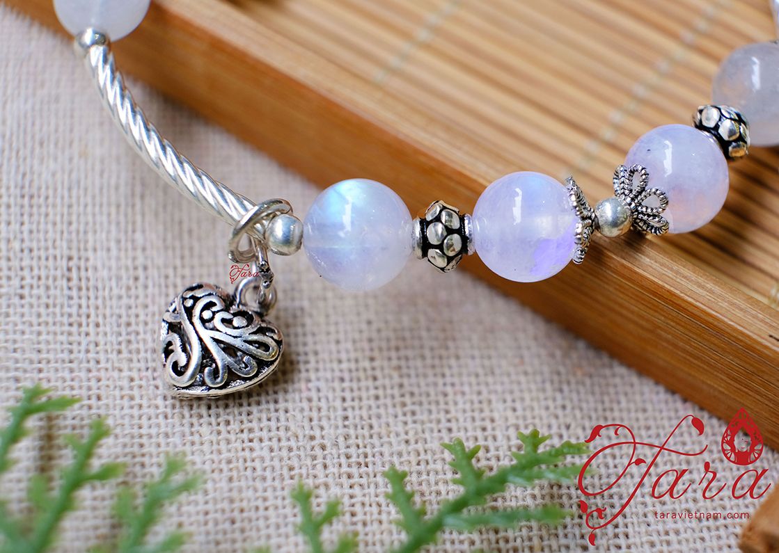 Kiềng tay đá Moonstone mix Charm bạc Thái