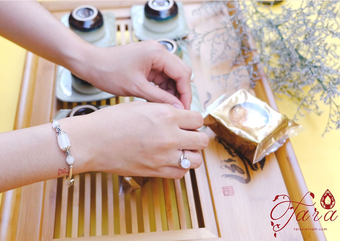 Kiềng tay bạc mix đá Moonstone và Charm bạc Thái 925