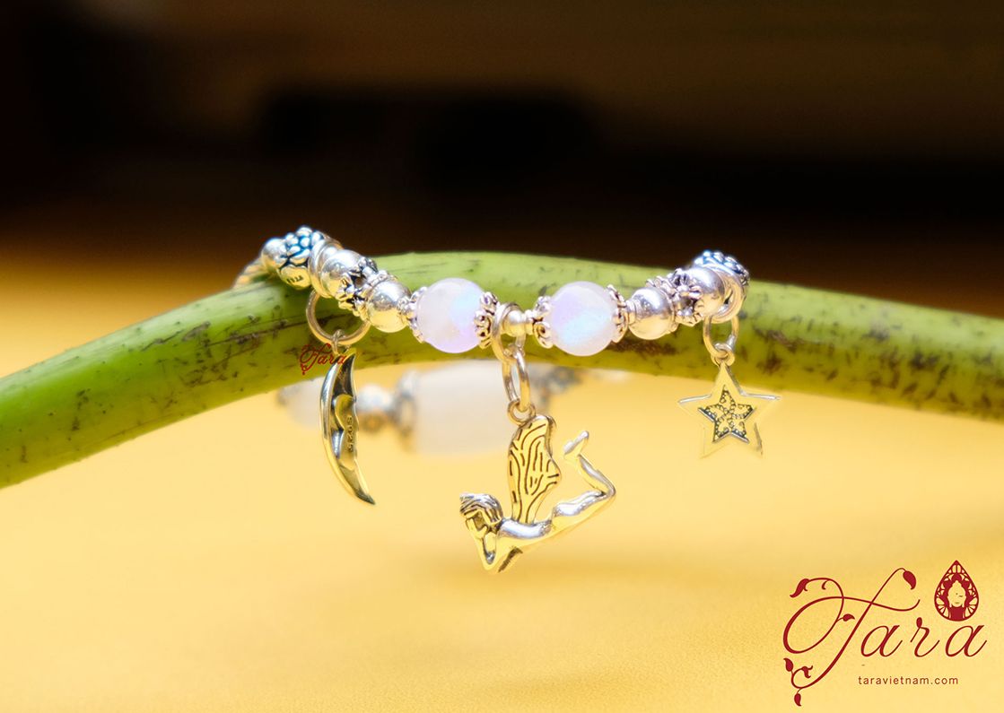 Kiềng tay bạc mix đá Moonstone và Charm bạc Thái 925