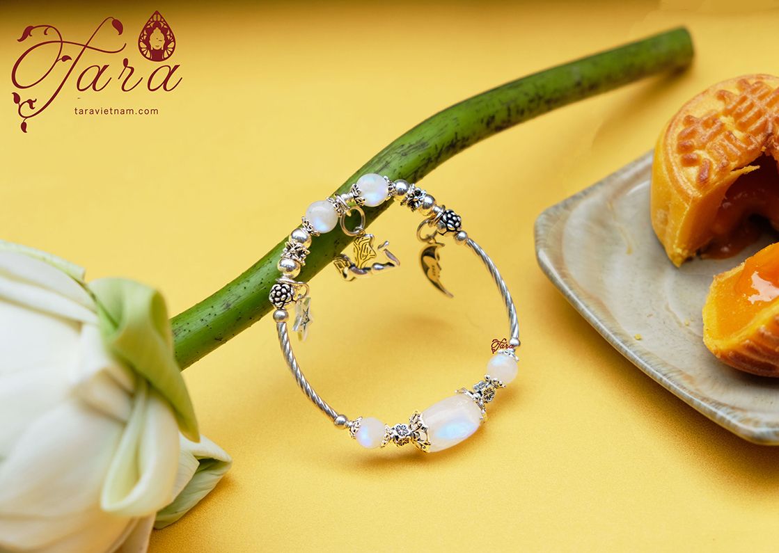 Kiềng tay bạc mix đá Moonstone và Charm bạc Thái 925