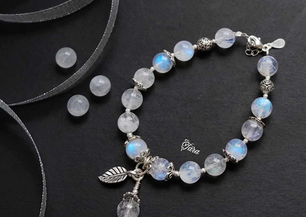 Vòng tay Moonstone mix Charm và Khoá Bạc 925
