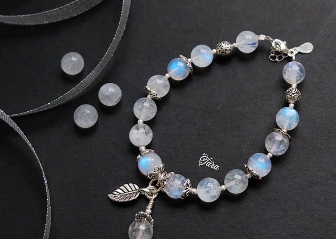 Vòng tay Moonstone mix Charm và Khoá Bạc 925