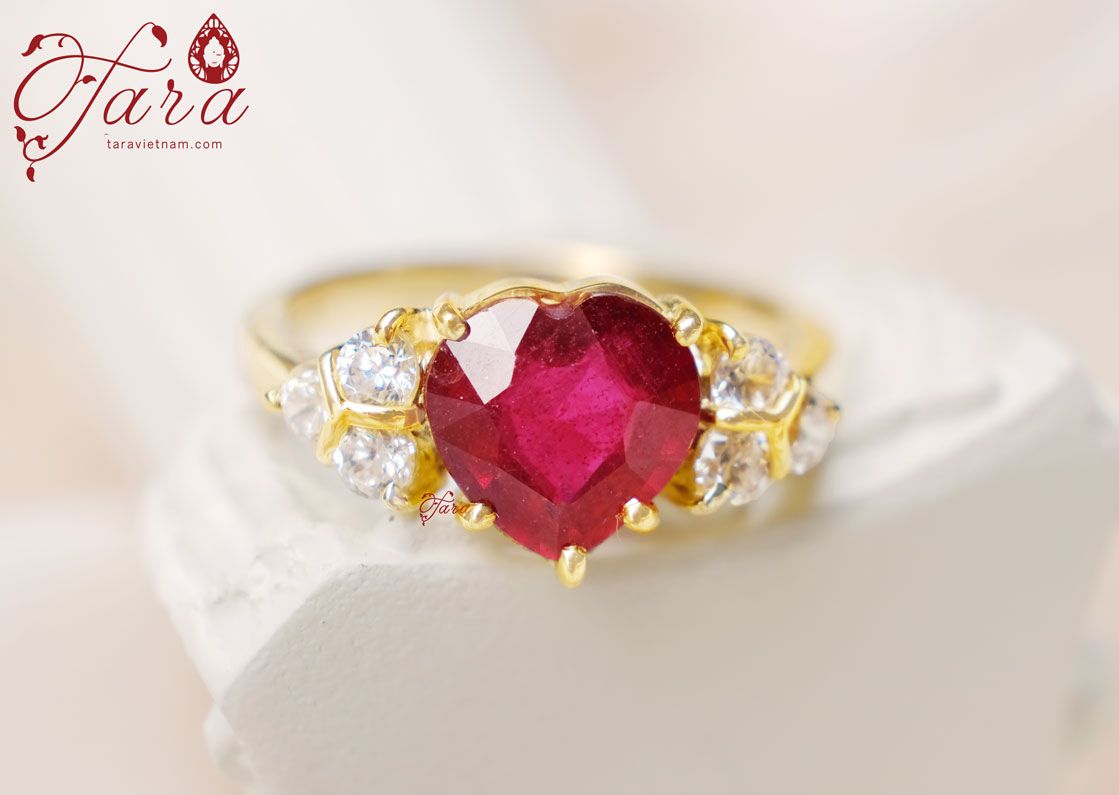 Nhẫn đá Ruby trái tim - Vẻ đẹp kiêu sa khó chối từ
