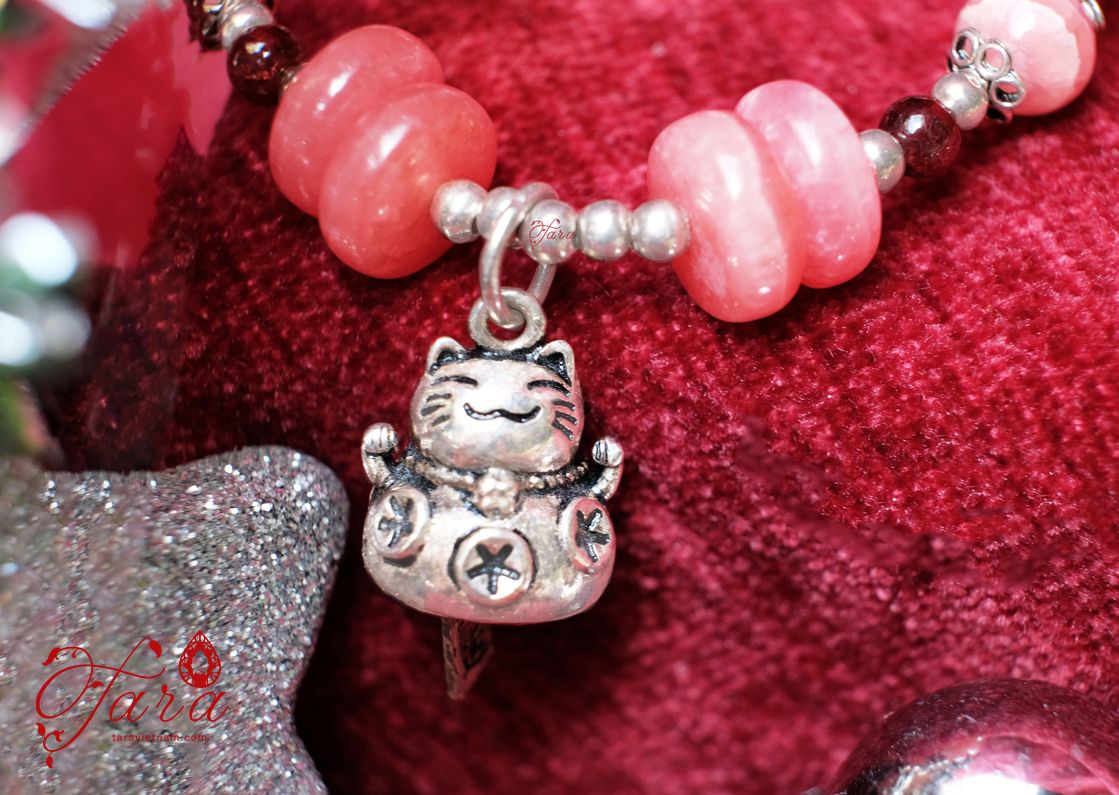 Vòng tay đá Đào Hoa mix Garnet và Charm Mèo Thần Tài Bạc 925- BỘ SƯU TẬP NOEL