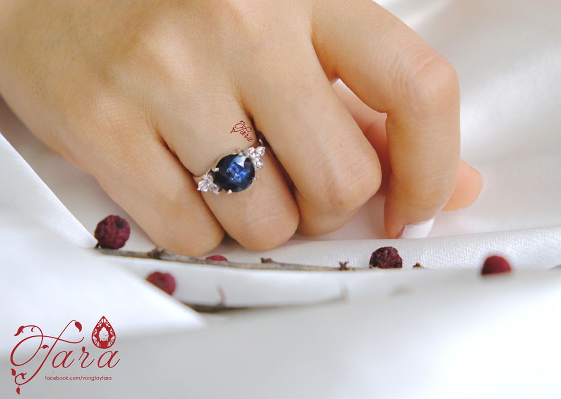 Nhẫn đá Sapphire Bạc phủ Bạch Kim