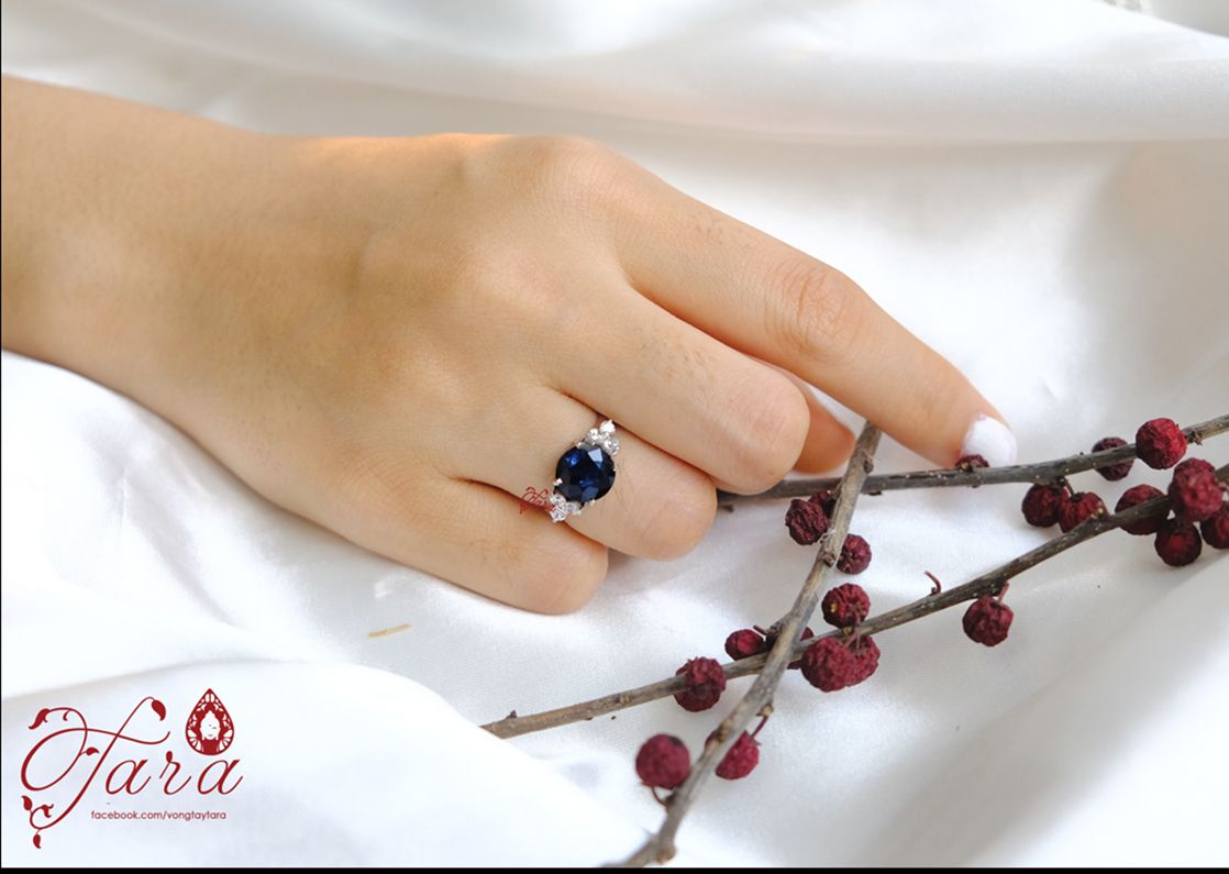 Nhẫn đá Sapphire Bạc phủ Bạch Kim