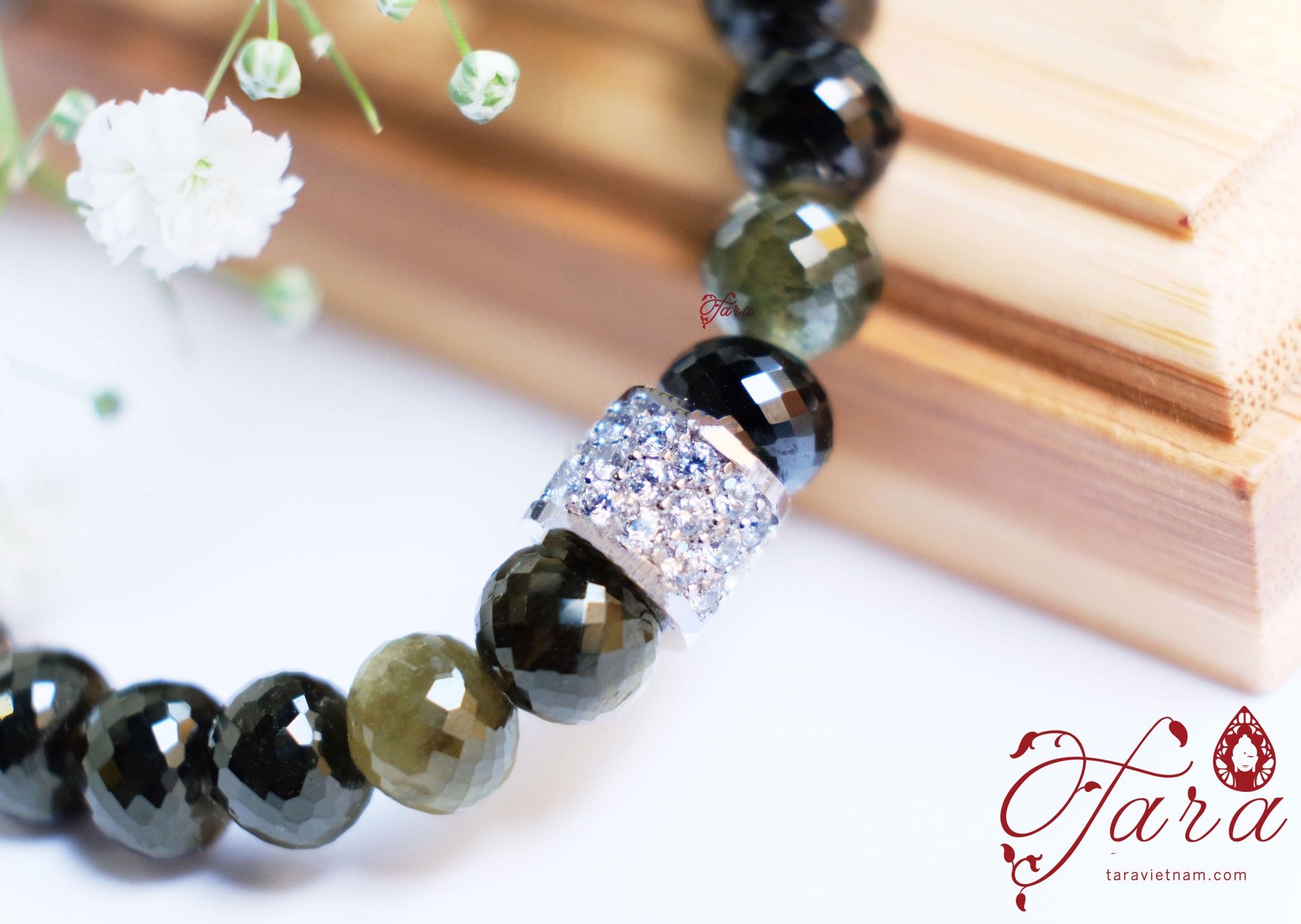 Vòng tay Sapphire mix Charm vàng trắng