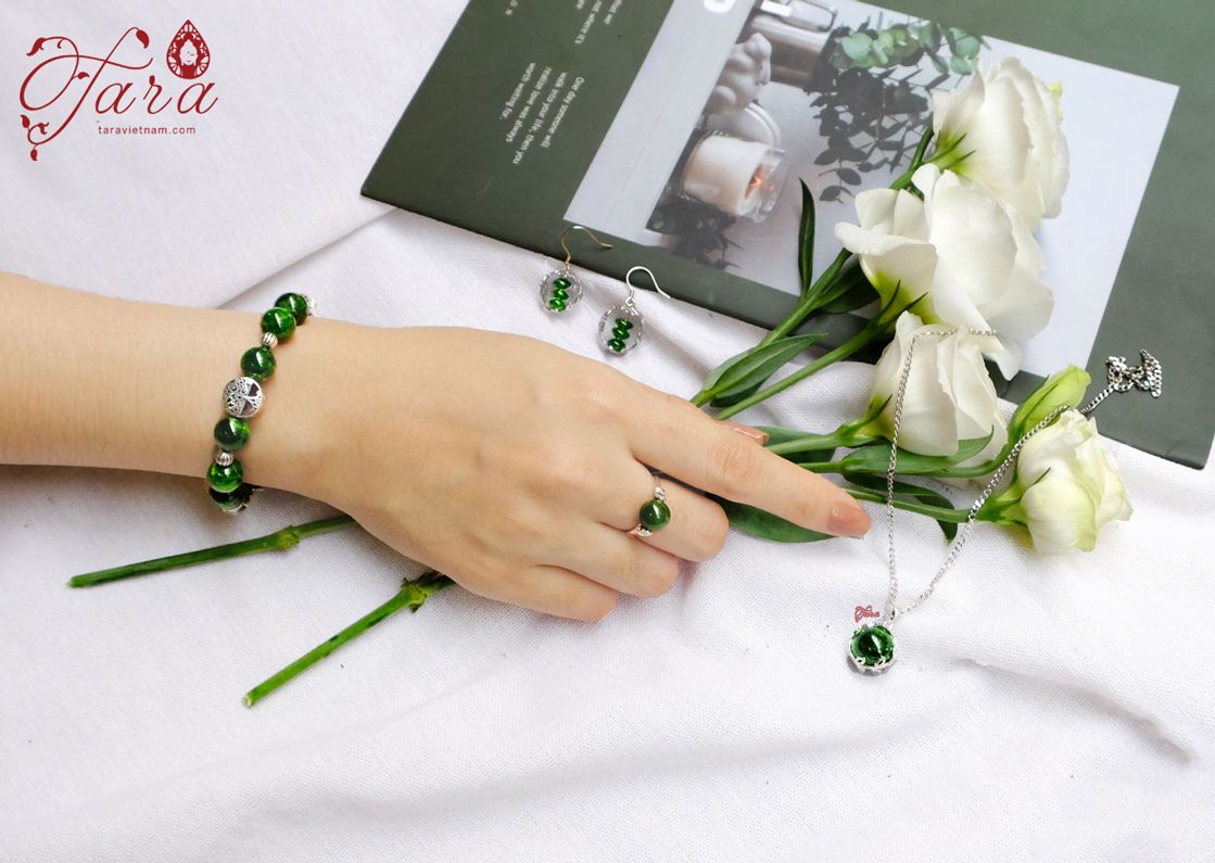 Vòng tay đá Diopsite mix Charm Bạc Cá chép tài lộc