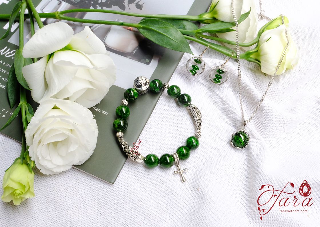 Vòng tay đá Diopsite mix Charm Bạc Cá chép tài lộc