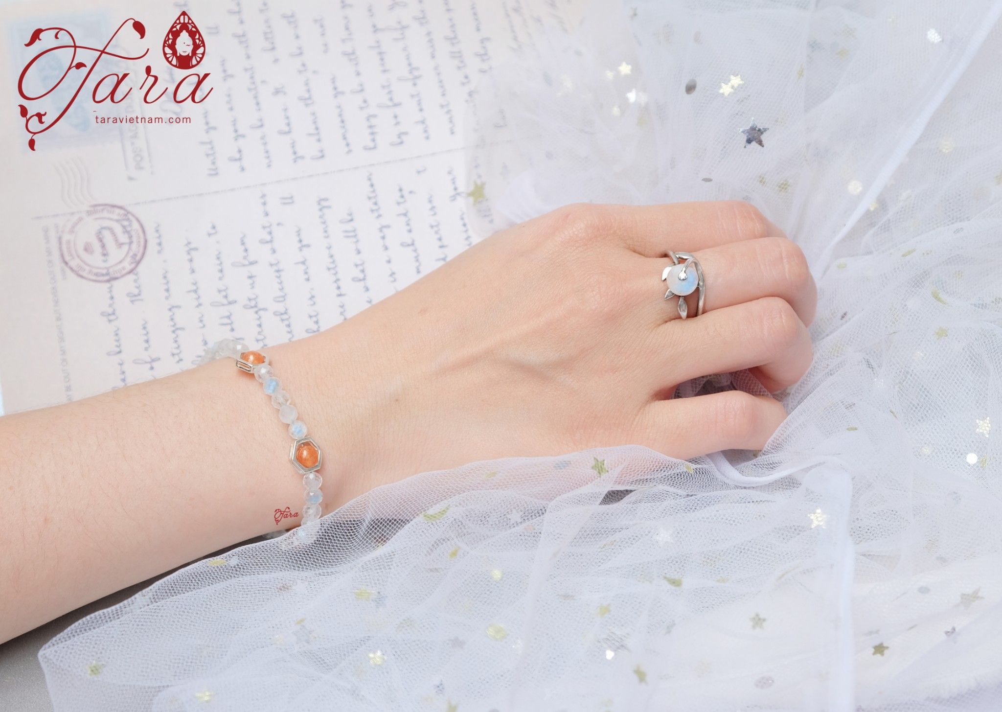 Lắc Moonstone tinh khôi lấp lánh mix Sunstone ấm áp nhiệm màu
