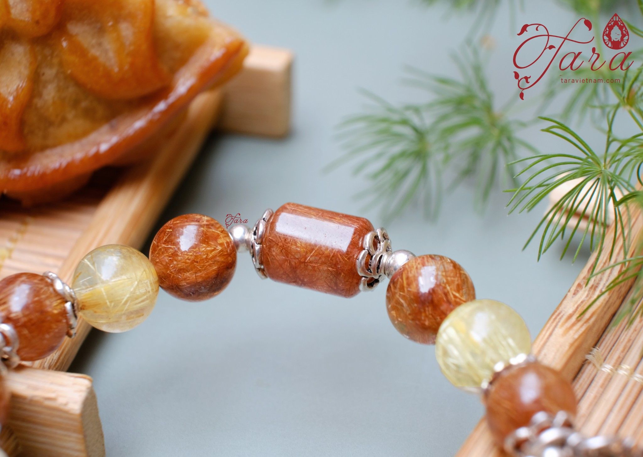 Vòng Thạch anh tóc vàng kết hợp lu thốngTóc nâu và Charm bạc bình an