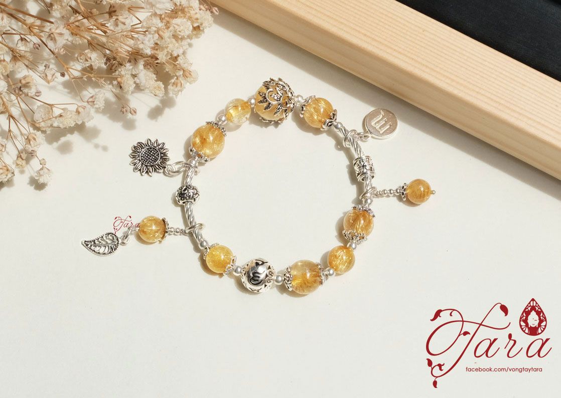 Vòng tay thạch anh tóc vàng mix Charm bạc Thái cao cấp