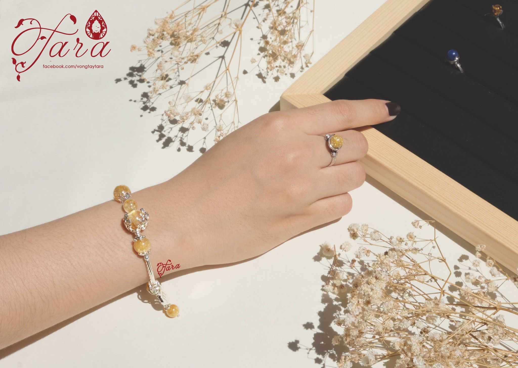 Vòng tay thạch anh tóc vàng mix Charm bạc Thái cao cấp