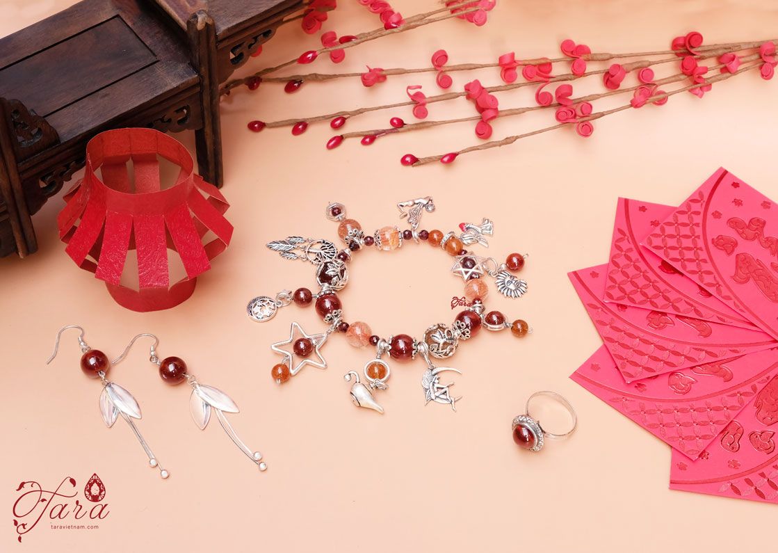 Vòng tay đá Garnet mix Thạch anh Tóc Đỏ và Charm Bạc 925 cao cấp