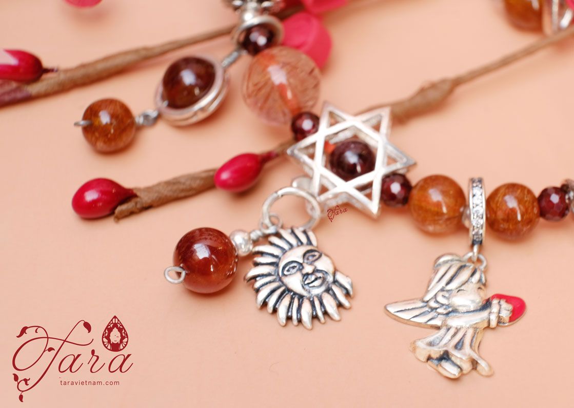 Vòng tay đá Garnet mix Thạch anh Tóc Đỏ và Charm Bạc 925 cao cấp