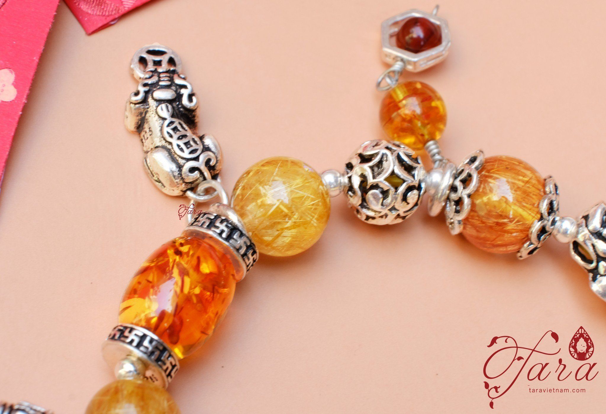 Vòng tay Hổ Phách mix Thạch anh Tóc Vàng và Charm Bạc tài lộc cao cấp