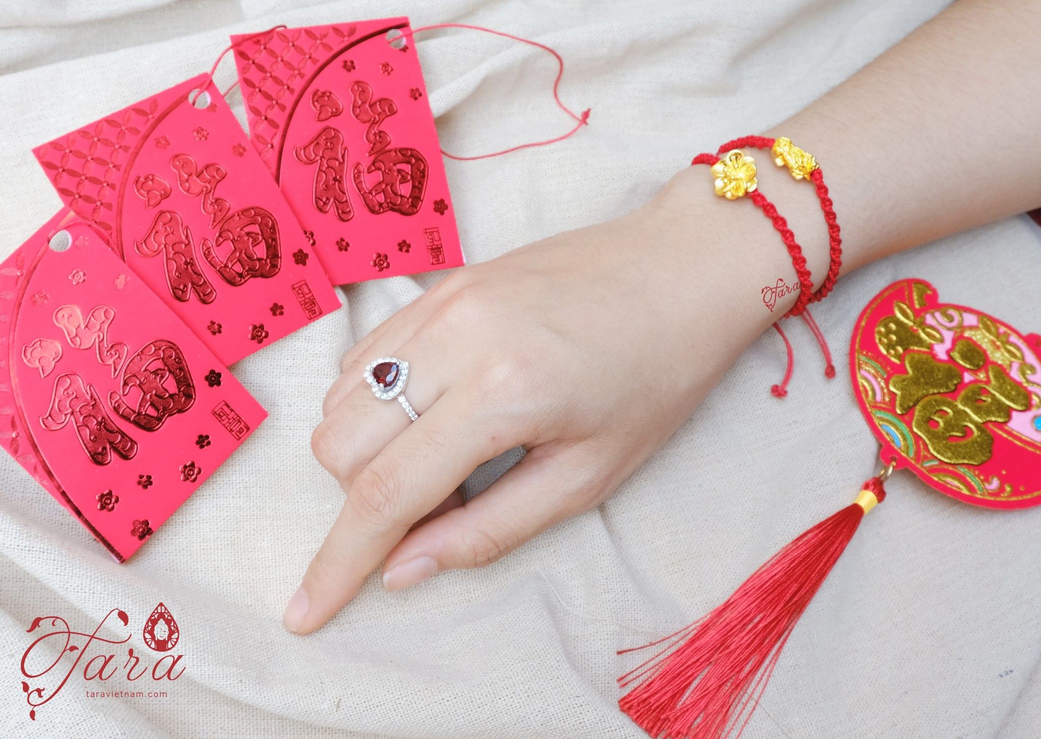 Vòng dây vải thắt Charm Hoa Mai Vàng 24k