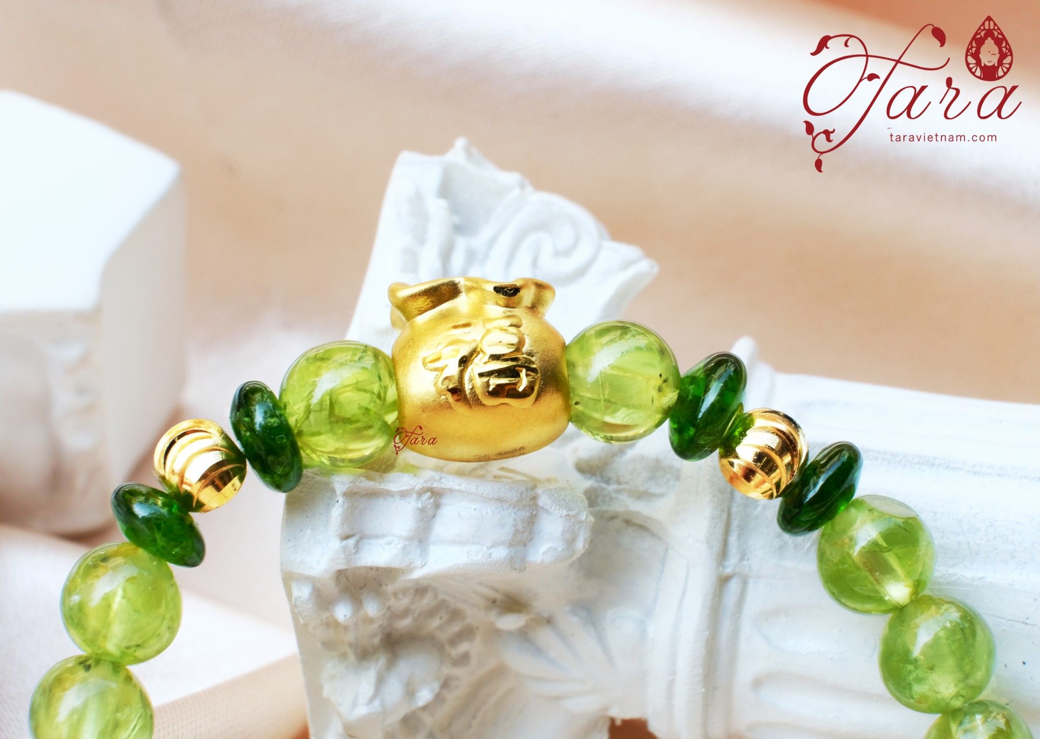 Vòng tay đá Peridot mix Diopside và Charm Túi Tiền Vàng 9999 (24k)